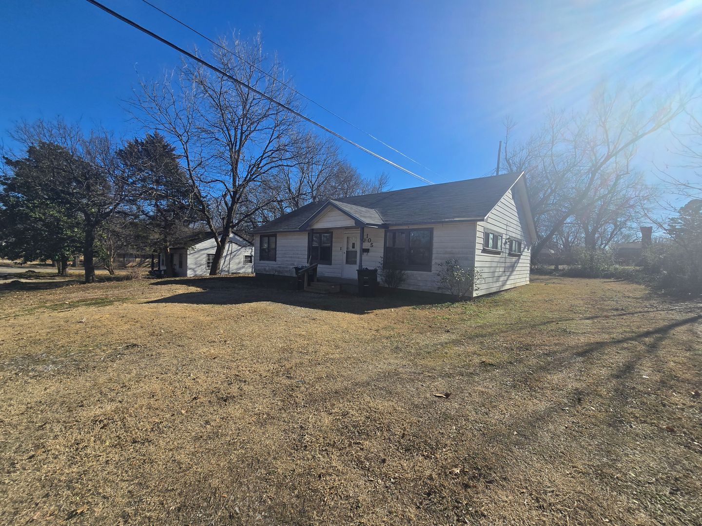 Shawnee House: 105 E Drummond St