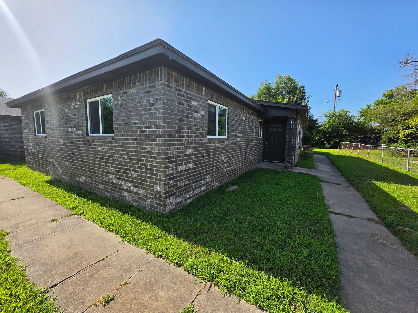 Shawnee Apartment: 1115 East Parker Street