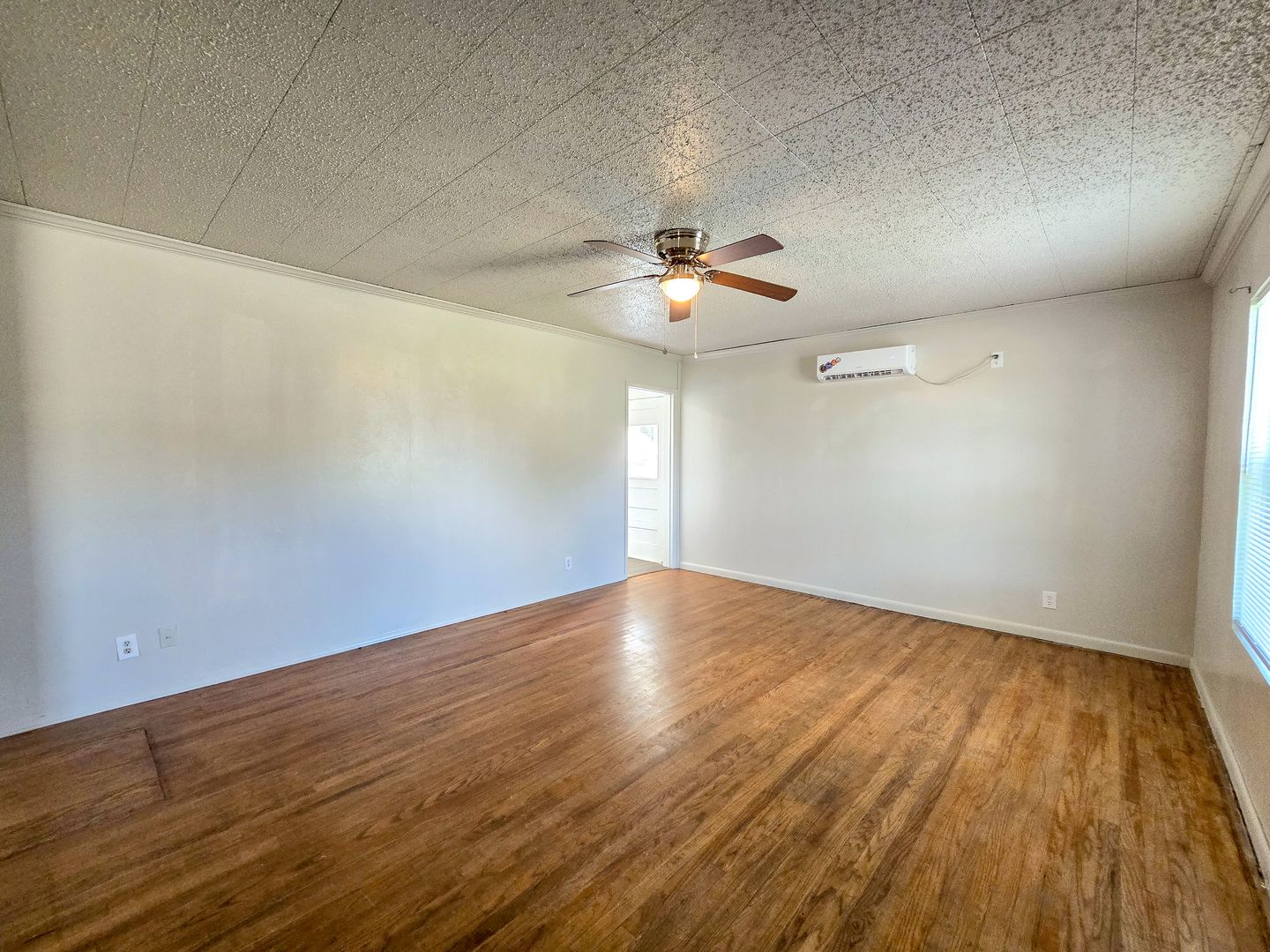Shawnee House: 635 W Franklin St