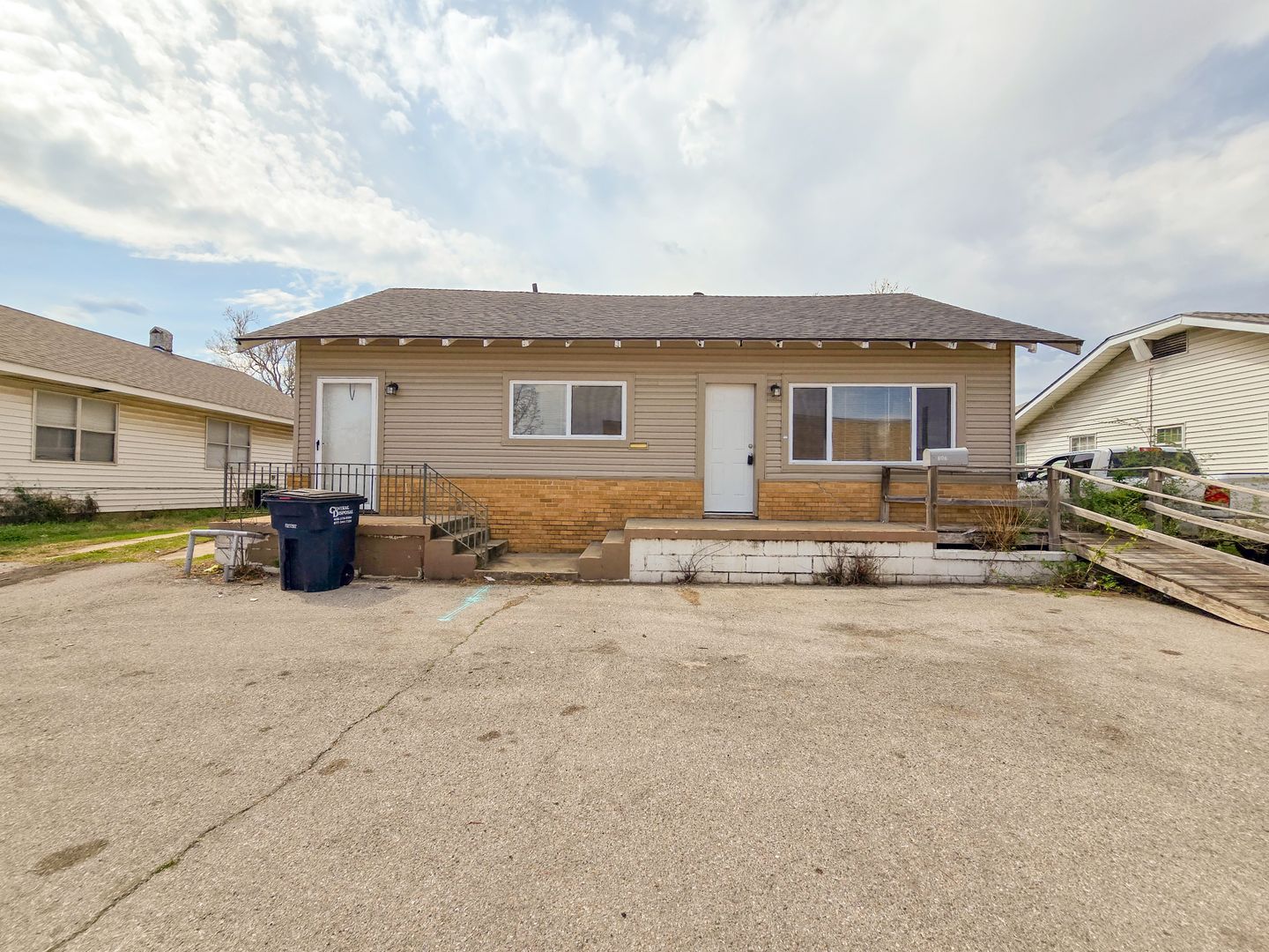 Shawnee House: 810 N Kickapoo