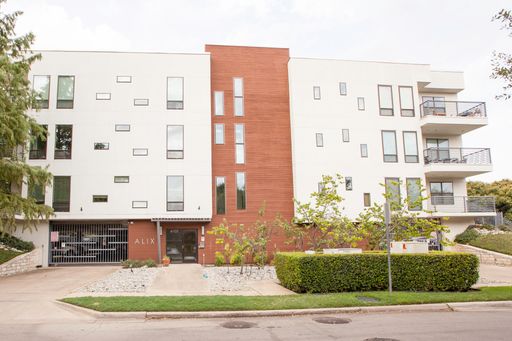 Spacious Oak Lawn Condo | 2 Bed, 2 Bath – photo 1