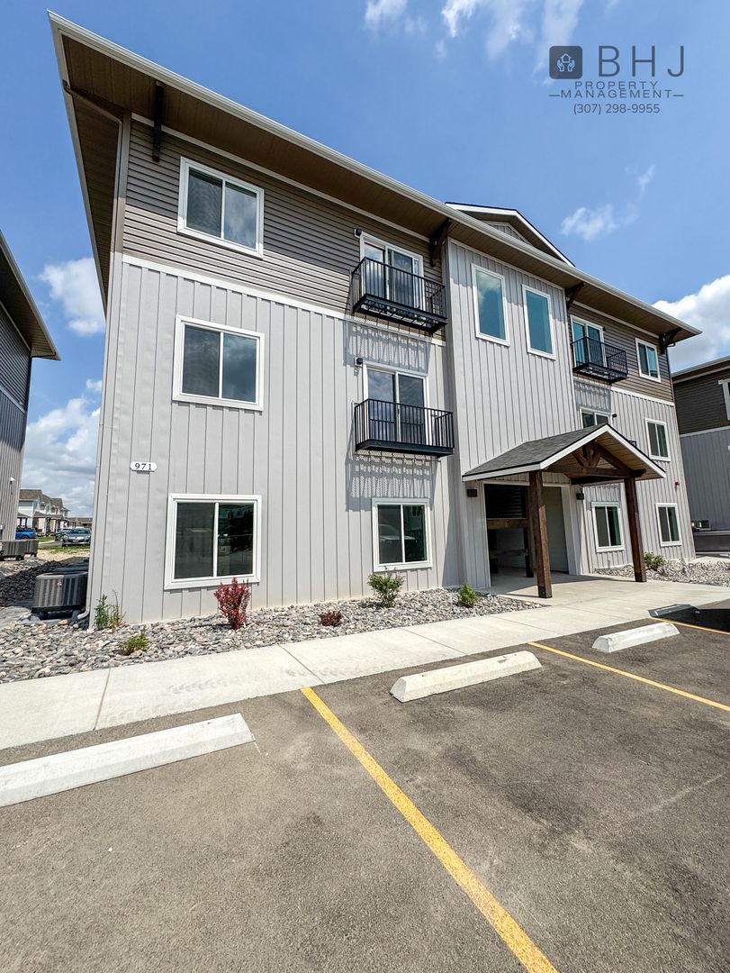 Sheridan Apartment: 971 Covey Run Rd