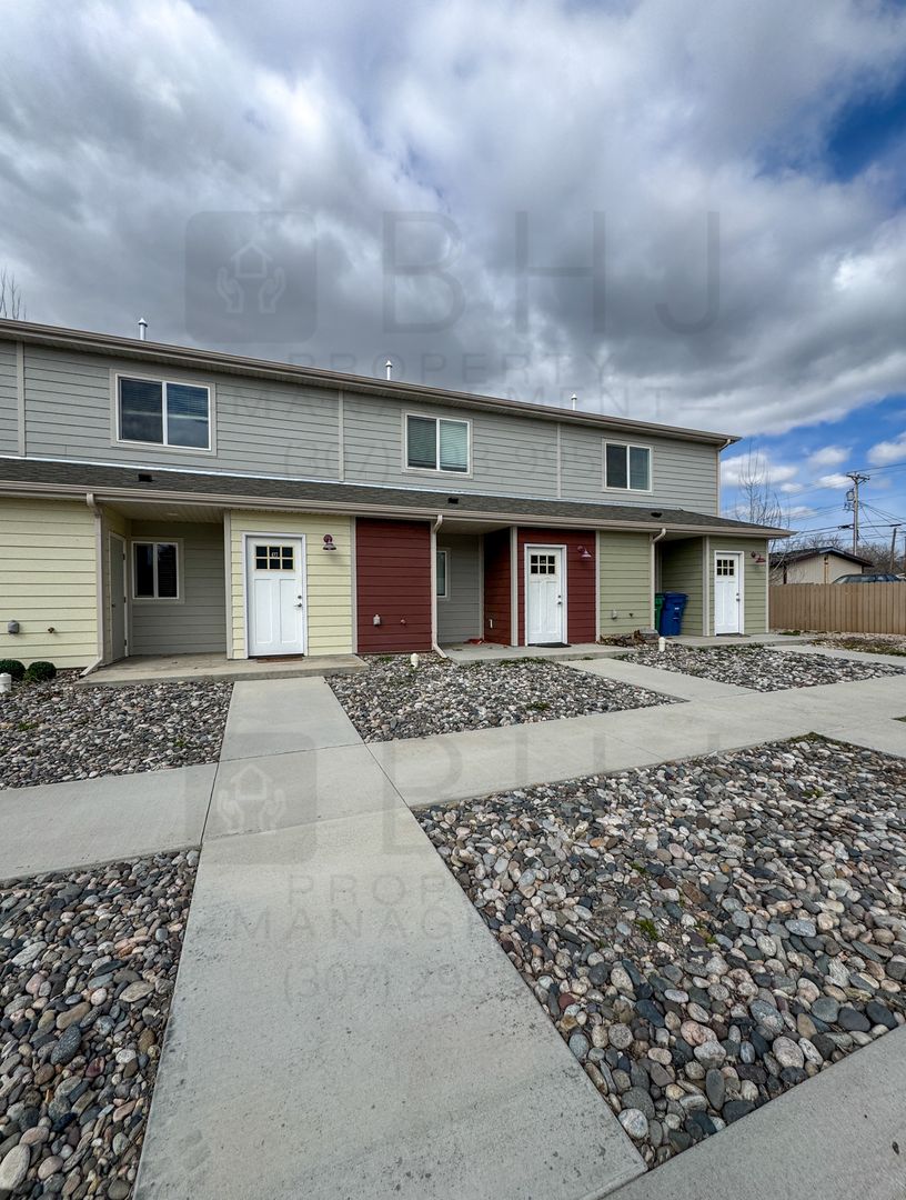 Sheridan House: 429 E 7th St