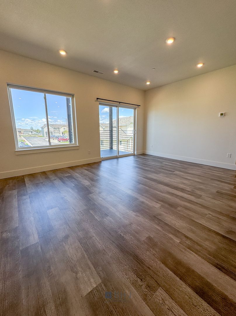 Sheridan Apartment: 981 Covey Run Rd - # 203