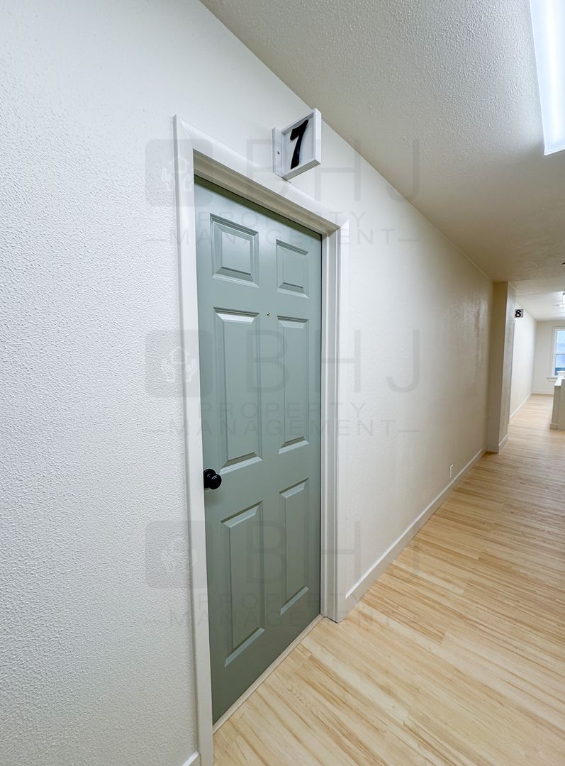 Sheridan Apartment: 219 E Burkitt