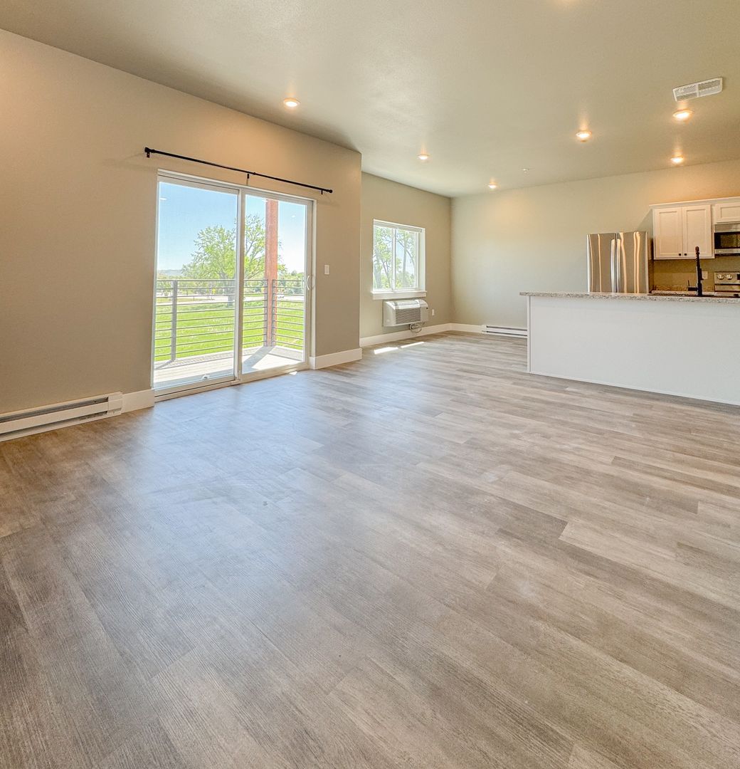 Pet Friendly 2 bed/ 2 bath unit at Soldier Ridge!