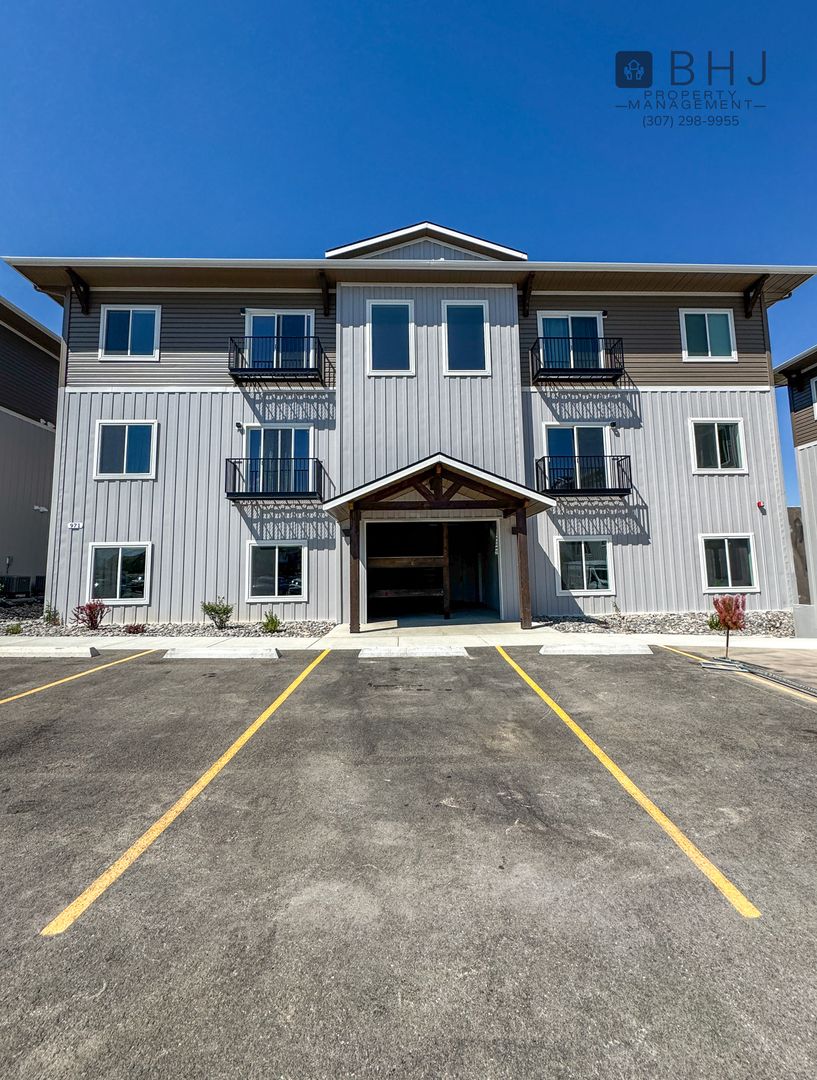 Sheridan Apartment: 971 Covey Run Rd