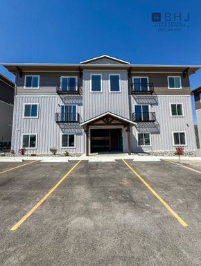 NEW Pet Friendly 2 bed/ 2 bath apartment!