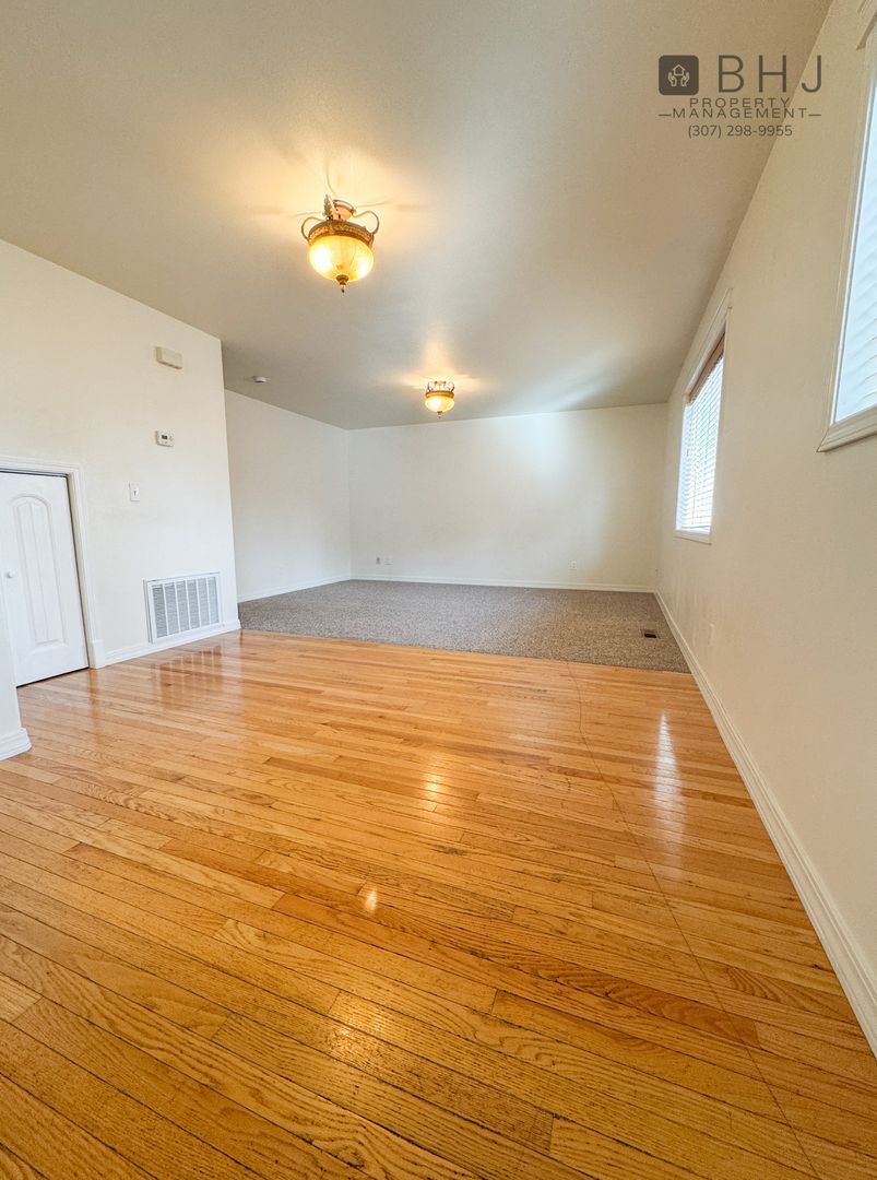 Sheridan Apartment: E 7th St