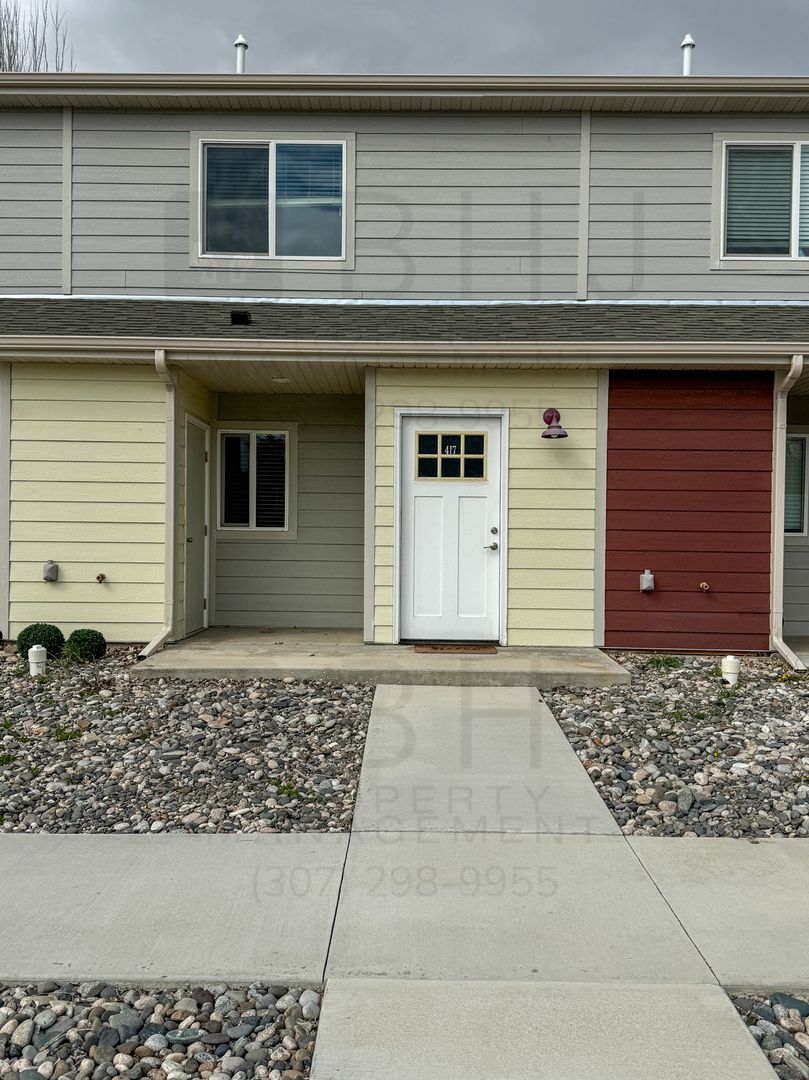 Sheridan House: 417 E 7th Street