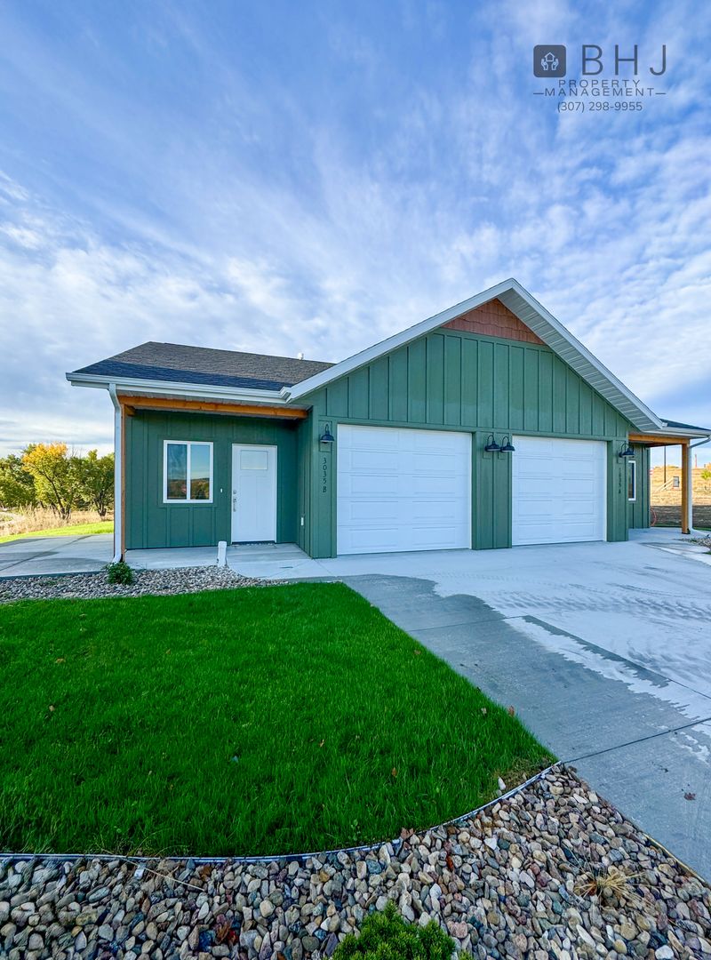 BRAND NEW! 2 BED/ 2BATH Dog Friendly Twin Home! ! 