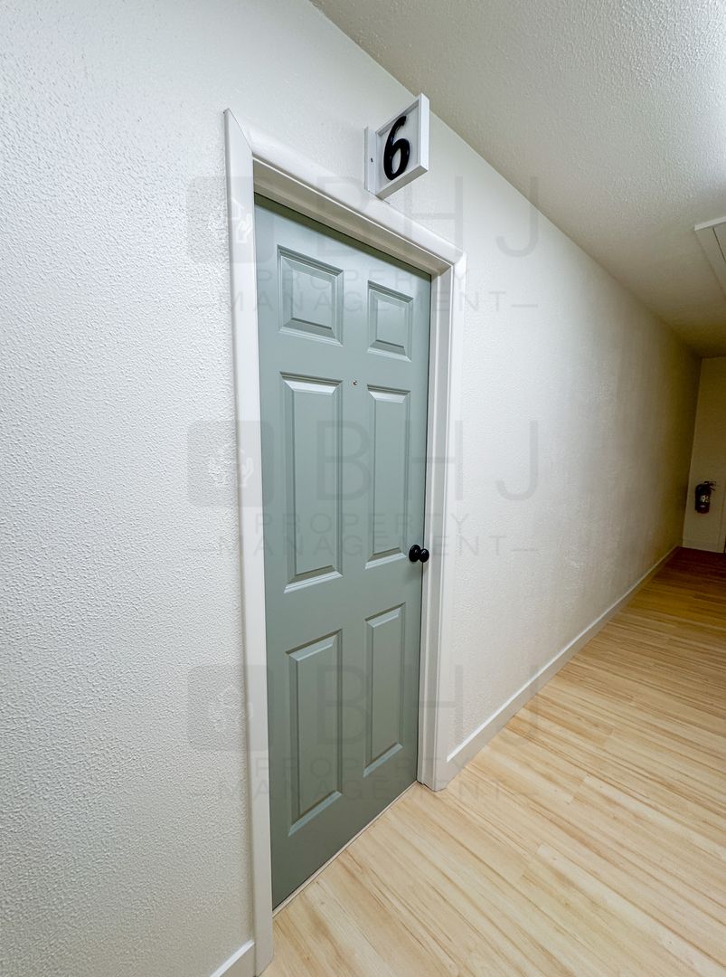 Sheridan Apartment: 219 E Burkitt