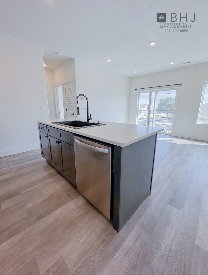 Sheridan Apartment: 961 Covey Run Rd