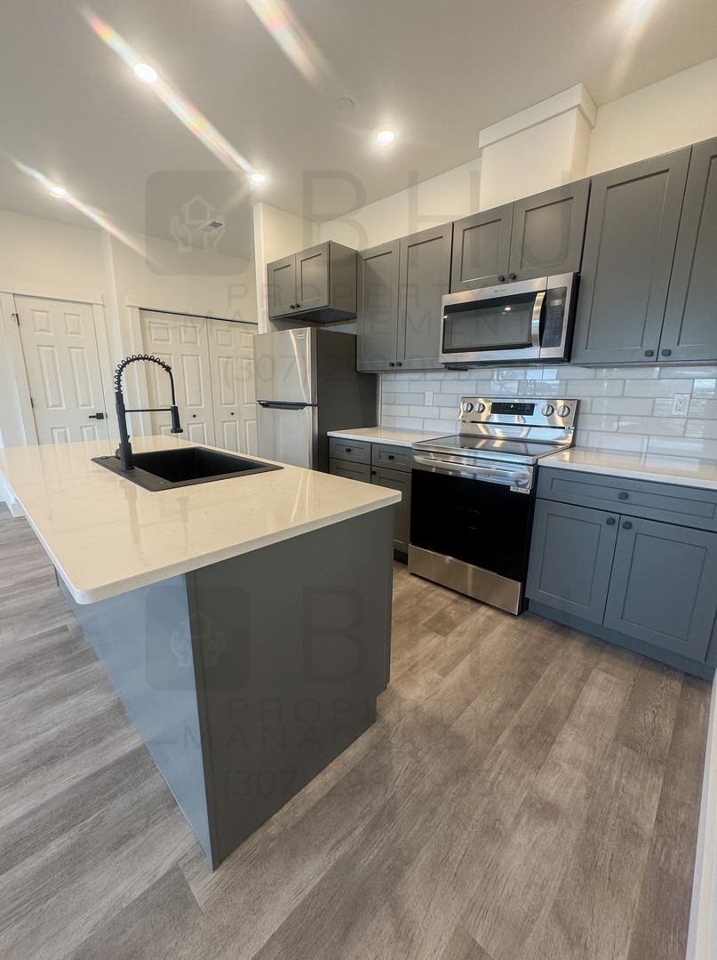 Sheridan Apartment: 951 Covey Run Rd