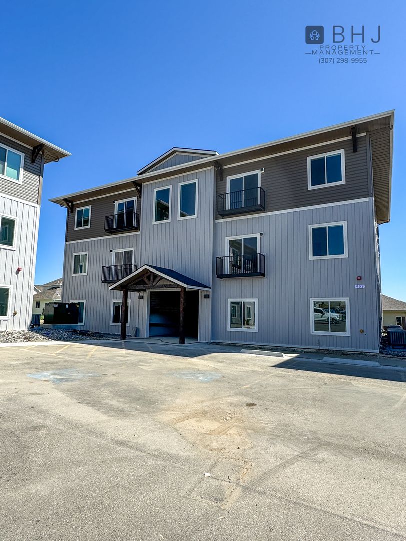 Sheridan Apartment: 961 Covey Run Rd