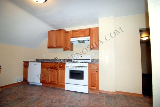 4812 25th Avenue - Upper, Kenosha, WI 53140