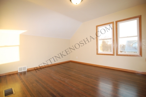 4812 25th Avenue - Upper, Kenosha, WI 53140
