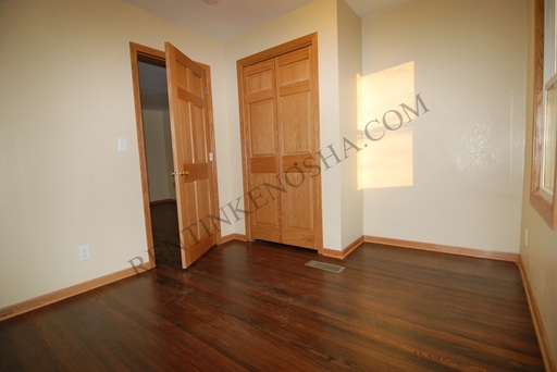 4812 25th Avenue - Upper, Kenosha, WI 53140