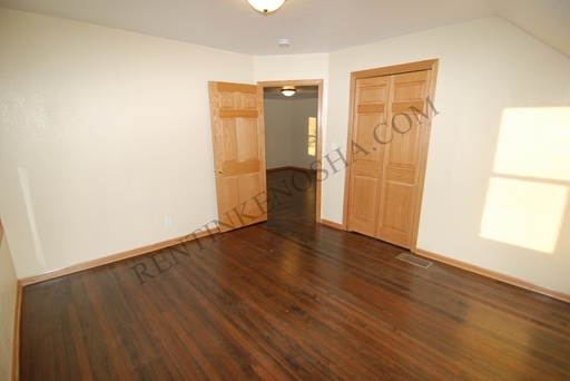 4812 25th Avenue - Upper, Kenosha, WI 53140