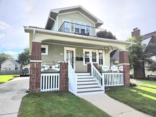 Central Air & Laundry Provided! – photo 1