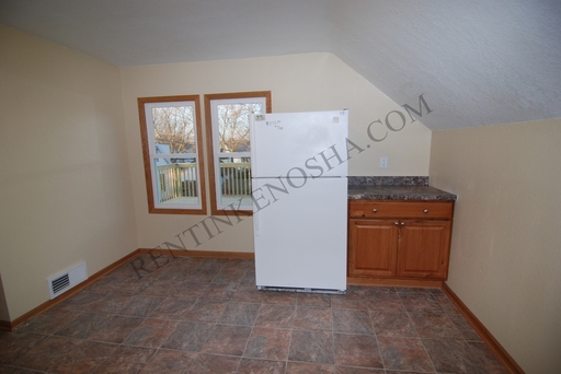 4812 25th Avenue - Upper, Kenosha, WI 53140