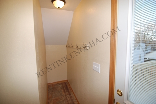4812 25th Avenue - Upper, Kenosha, WI 53140