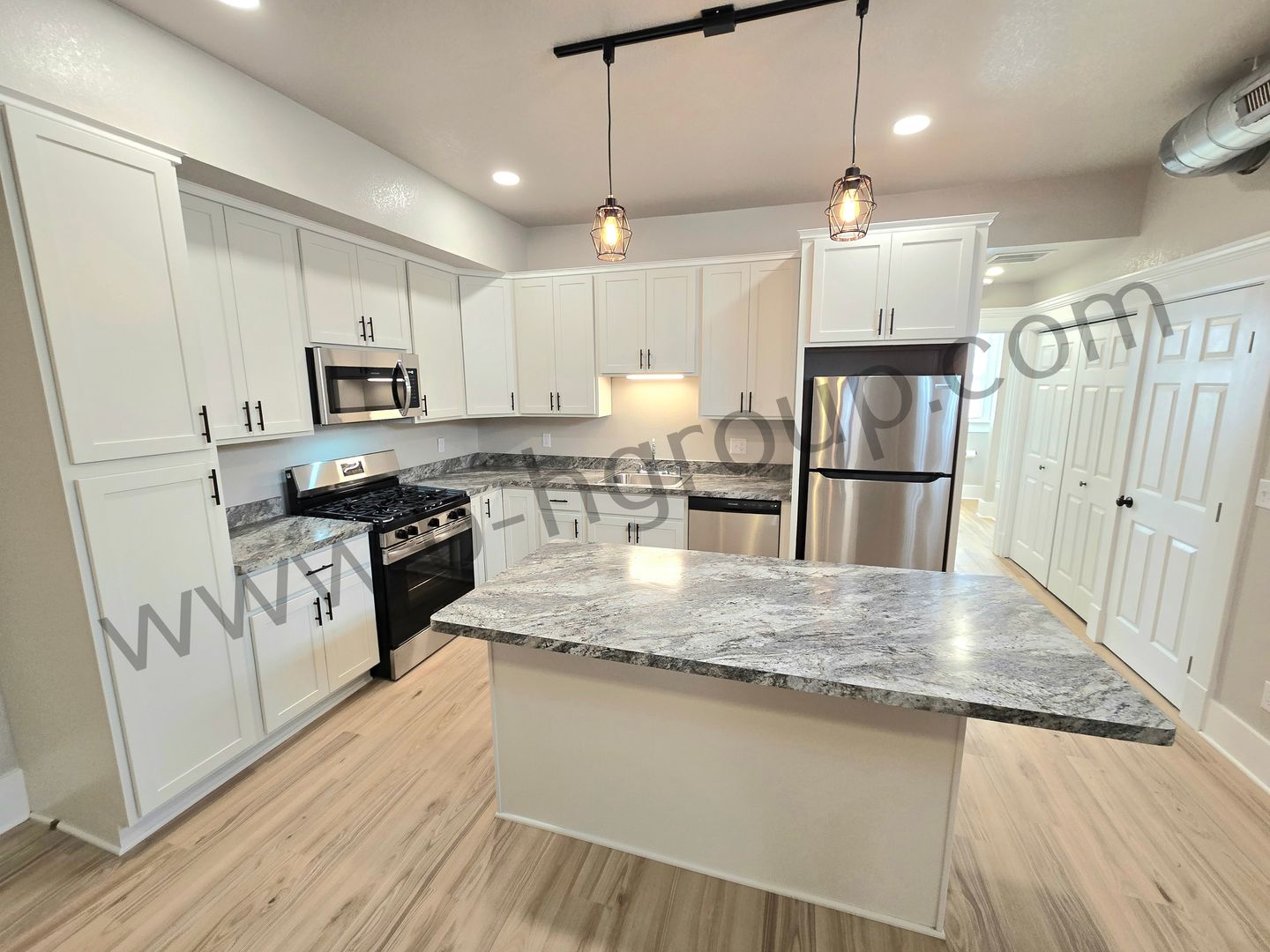 Kenosha Apartment: 715 57th St