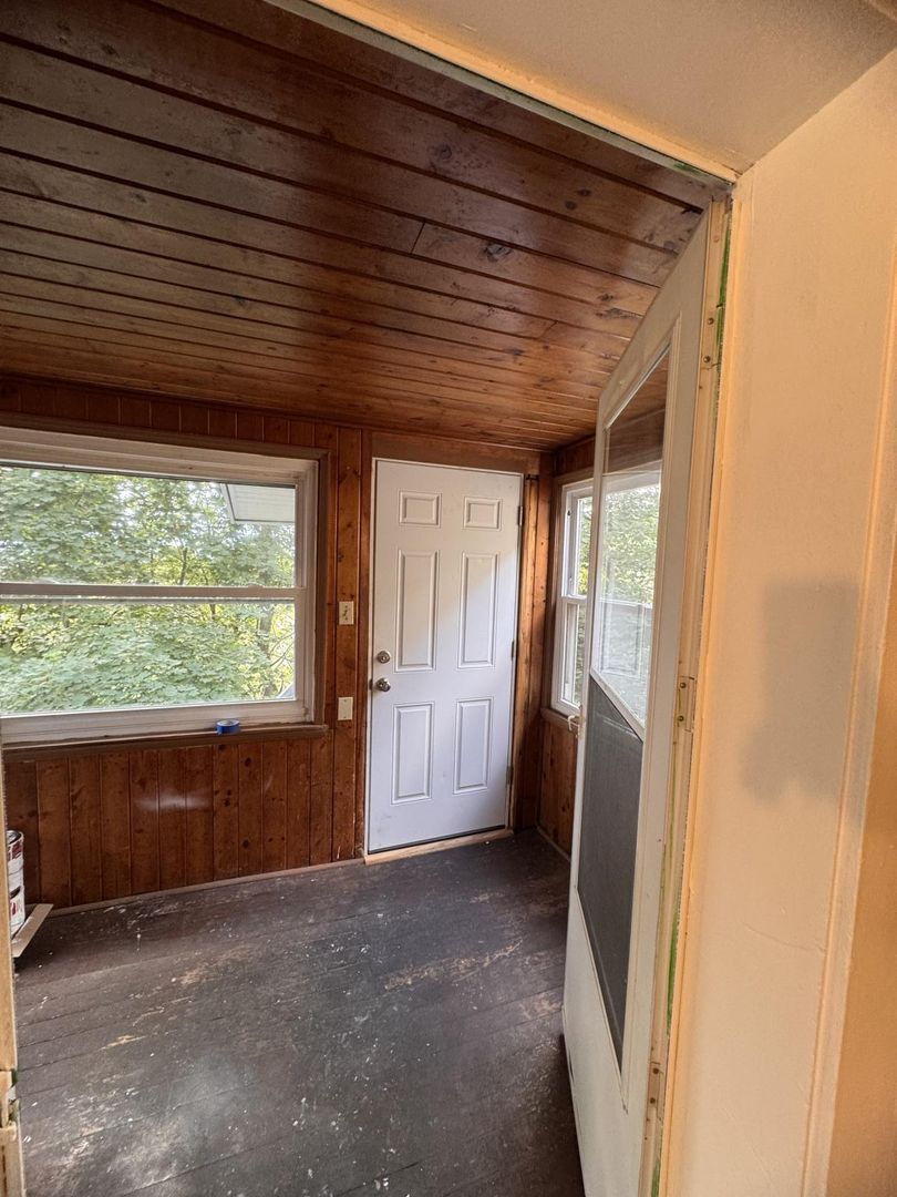 Bellevue Apartment: 585 Forest Ave