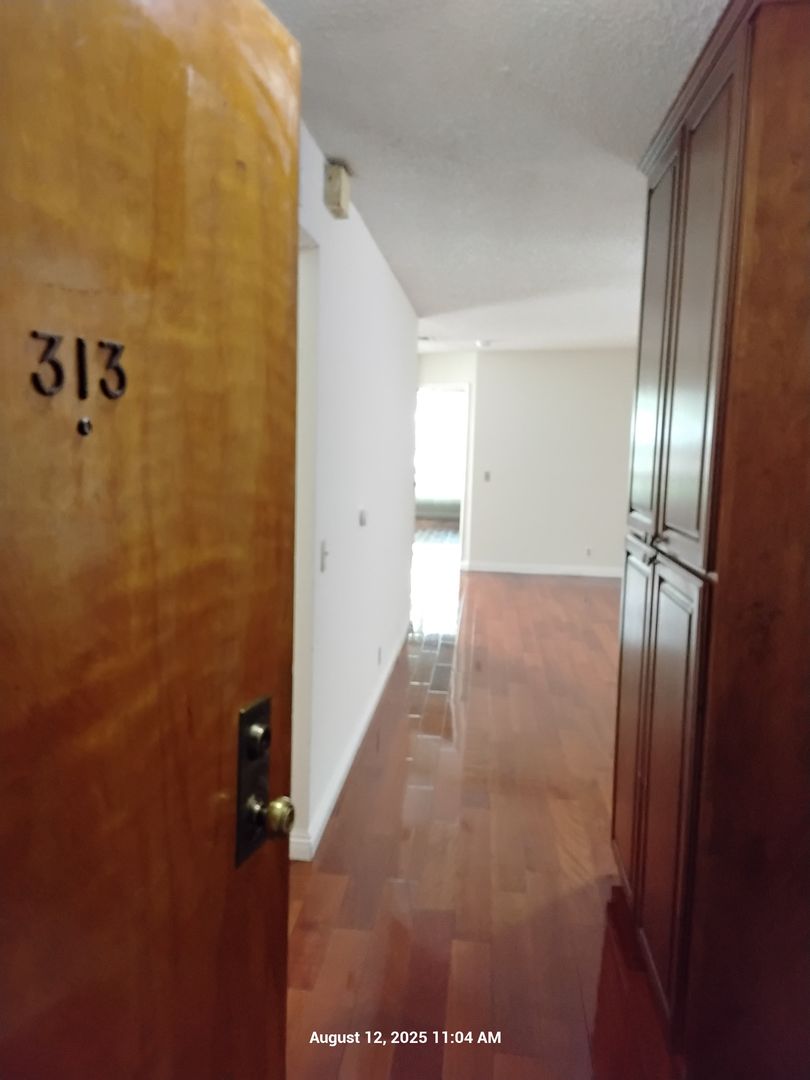 Los Angeles Apartment: 10811 Ashton Ave.