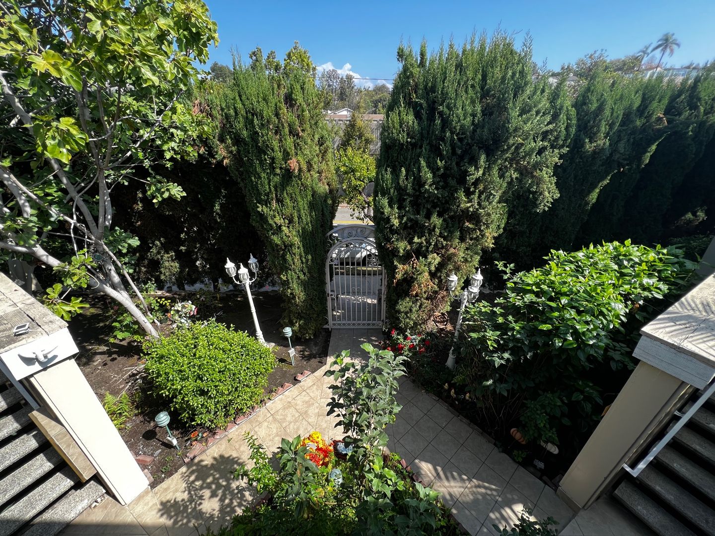 Los Angeles Apartment: 237-245 1/2