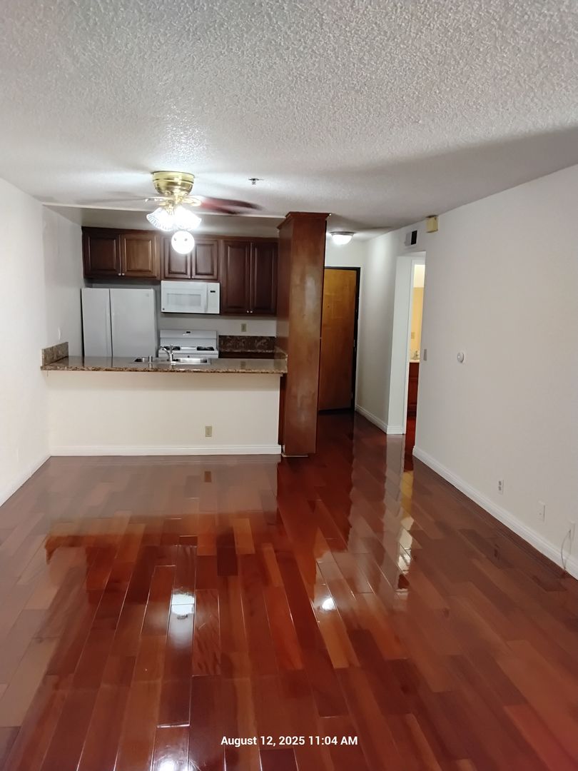 Los Angeles Apartment: 10811 Ashton Ave.