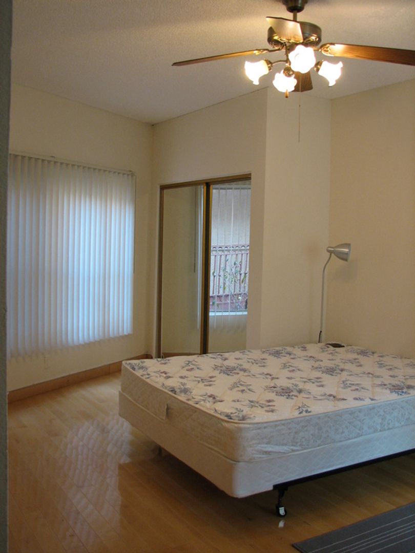 Los Angeles Apartment: 690 Veteran Ave.