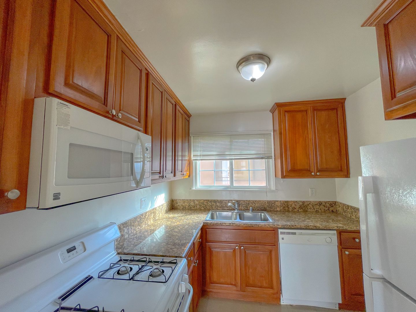 Los Angeles Apartment: 10422-10428 Eastborne Ave.