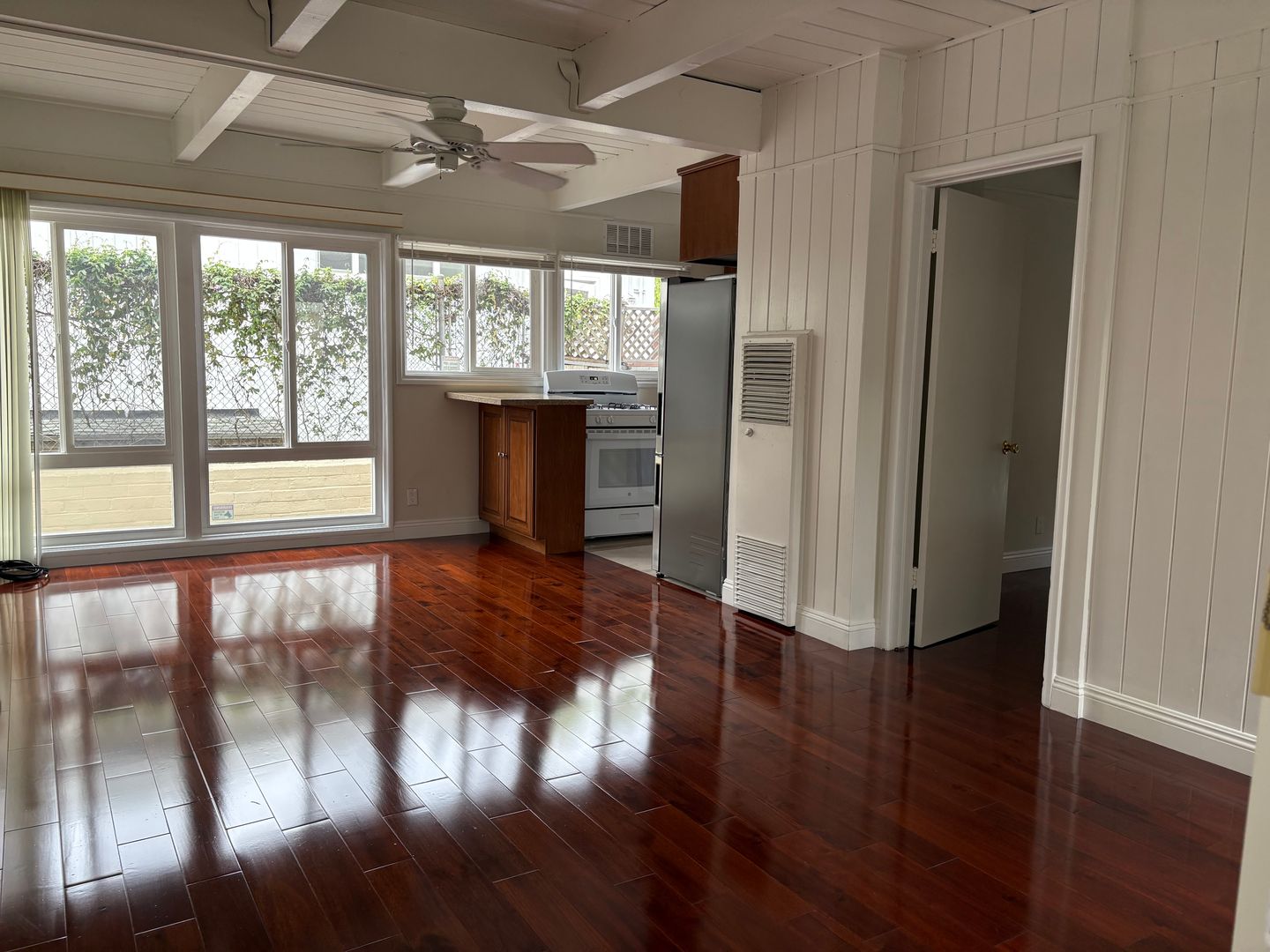 Los Angeles Apartment: 237-245 1/2 Church Lane