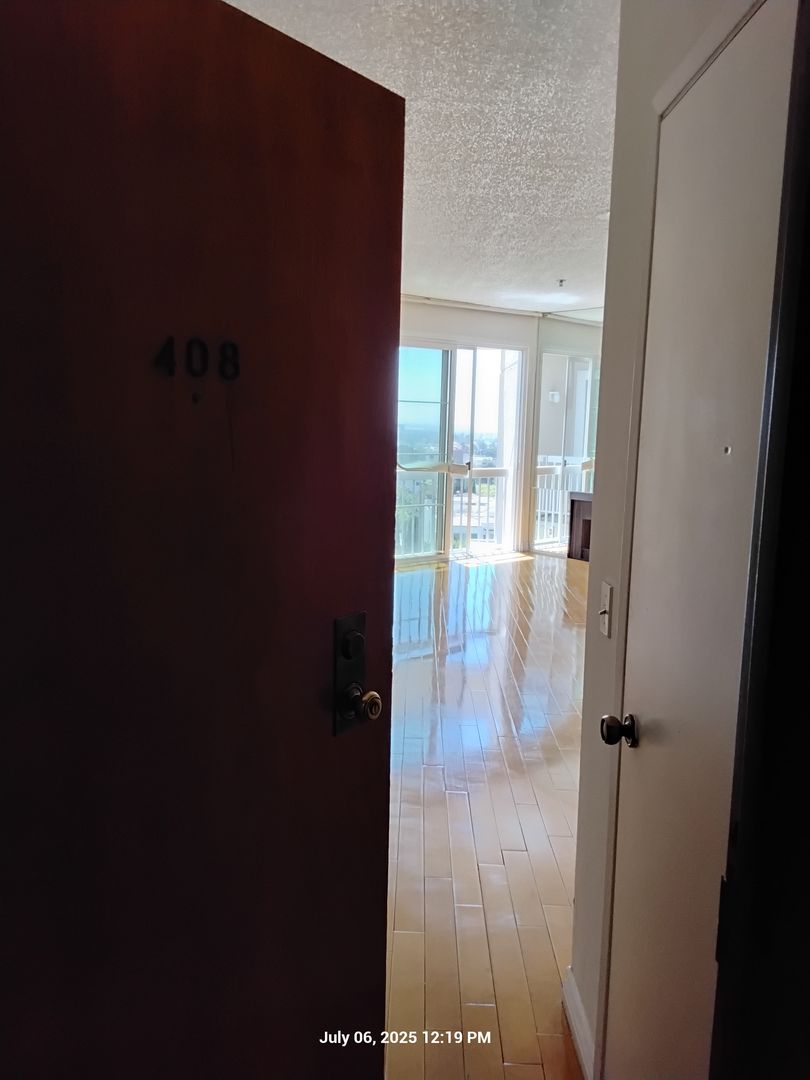 Los Angeles Apartment: 10811 Ashton Ave.