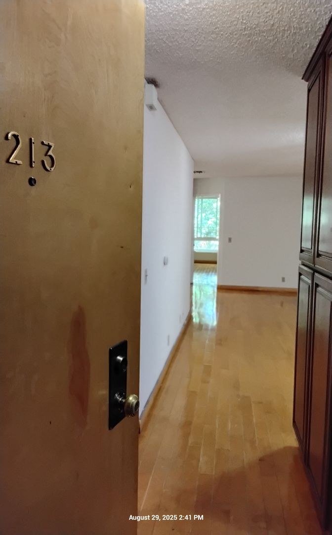 Los Angeles Apartment: 10811 Ashton Ave.