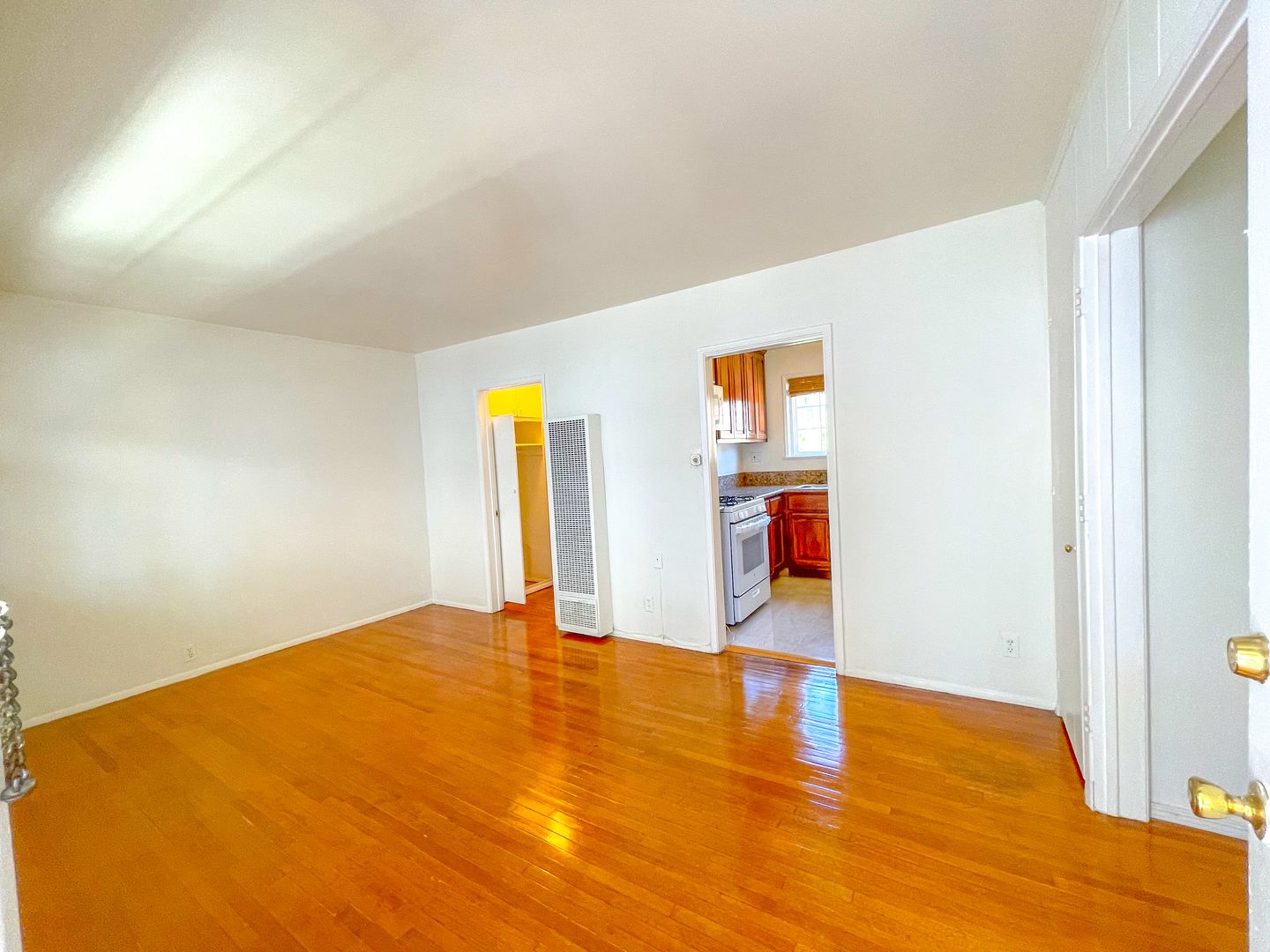 Los Angeles Apartment: 10422-10428 Eastborne Ave.