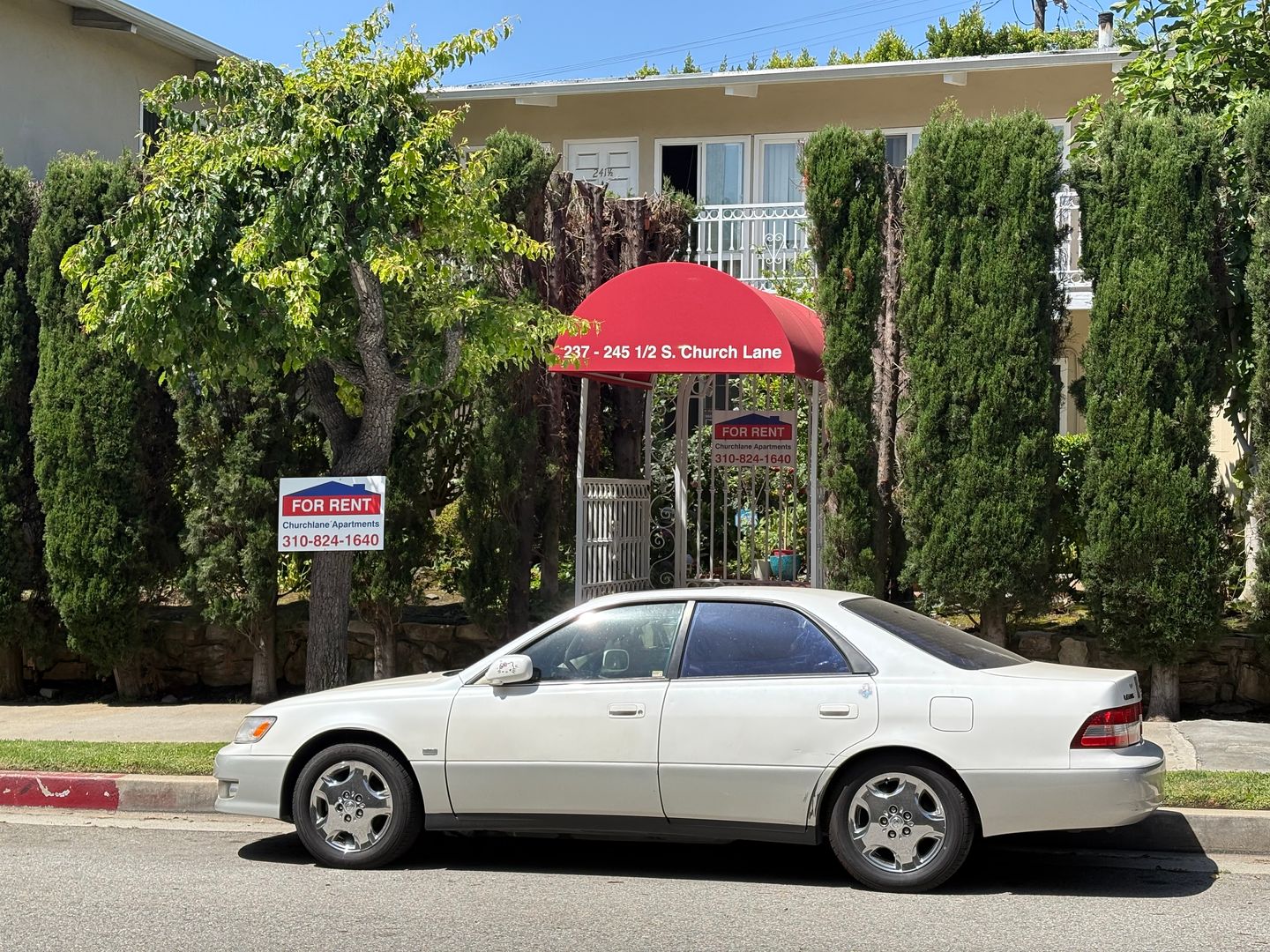 Los Angeles Apartment: 237-245 1/2