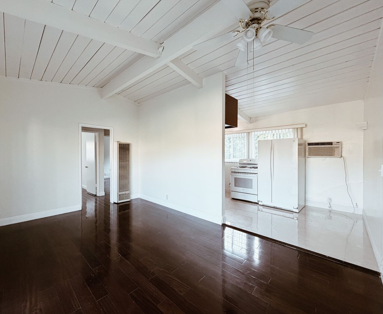 Los Angeles Apartment: 237-245 1/2