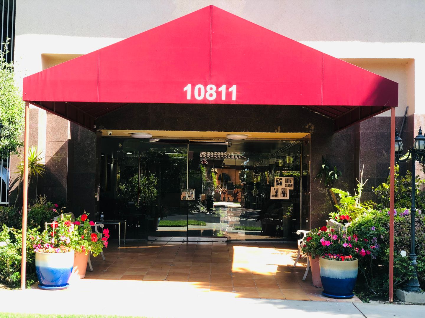 Los Angeles Apartment: 10811 Ashton Ave.