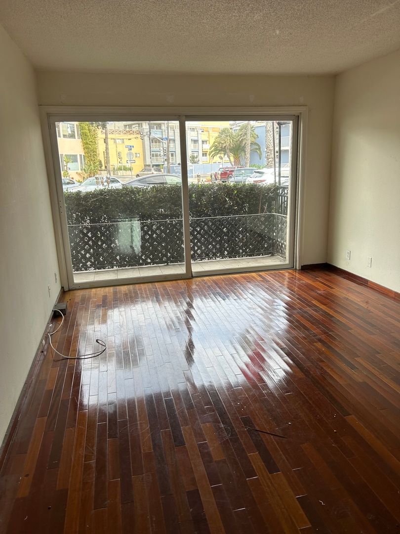 Santa Monica Apartment: 1930 Ocean Ave.