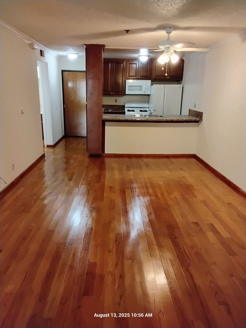 Los Angeles Apartment: 10811 Ashton Ave.