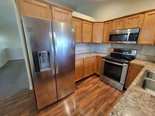 Beautiful 2 Bed / 1.5 Bath Townhome - September – photo 1