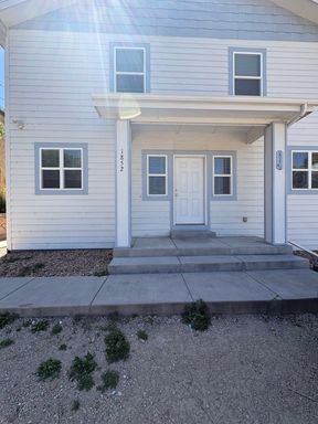 Spacious Duplex - 5 Bedroom, 3 Bath Home with In-Unit Laundry & Central A/C – photo 1