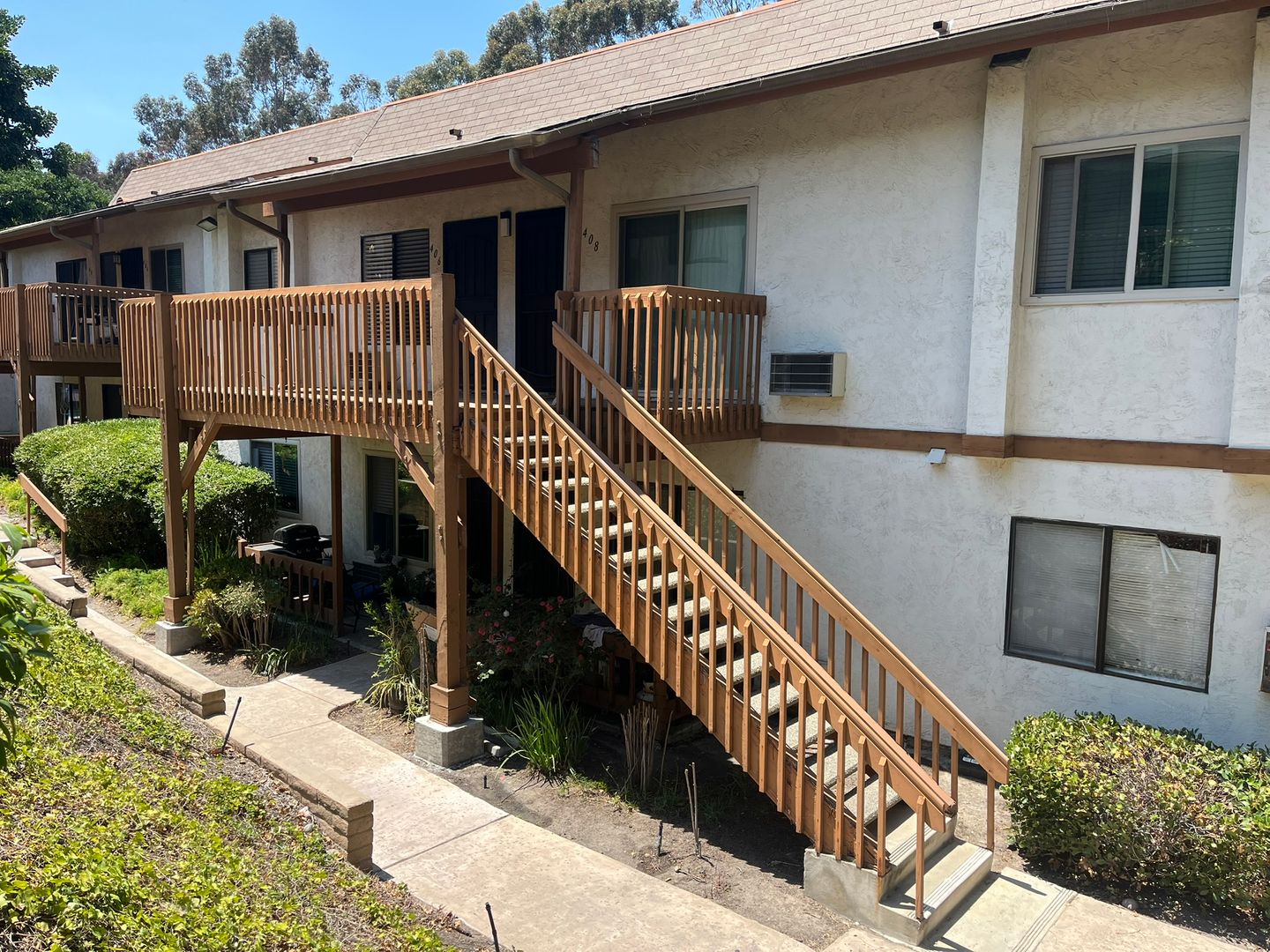 San Diego House: 6376 Rancho Mission Rd #406