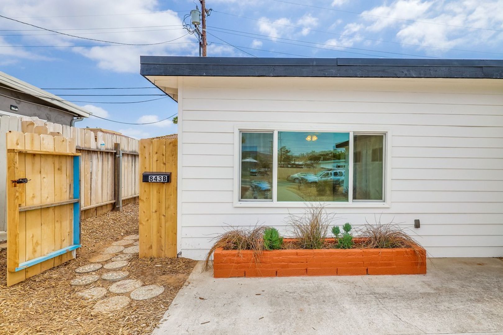 El Cajon Apartment: 843-843B Valley Village