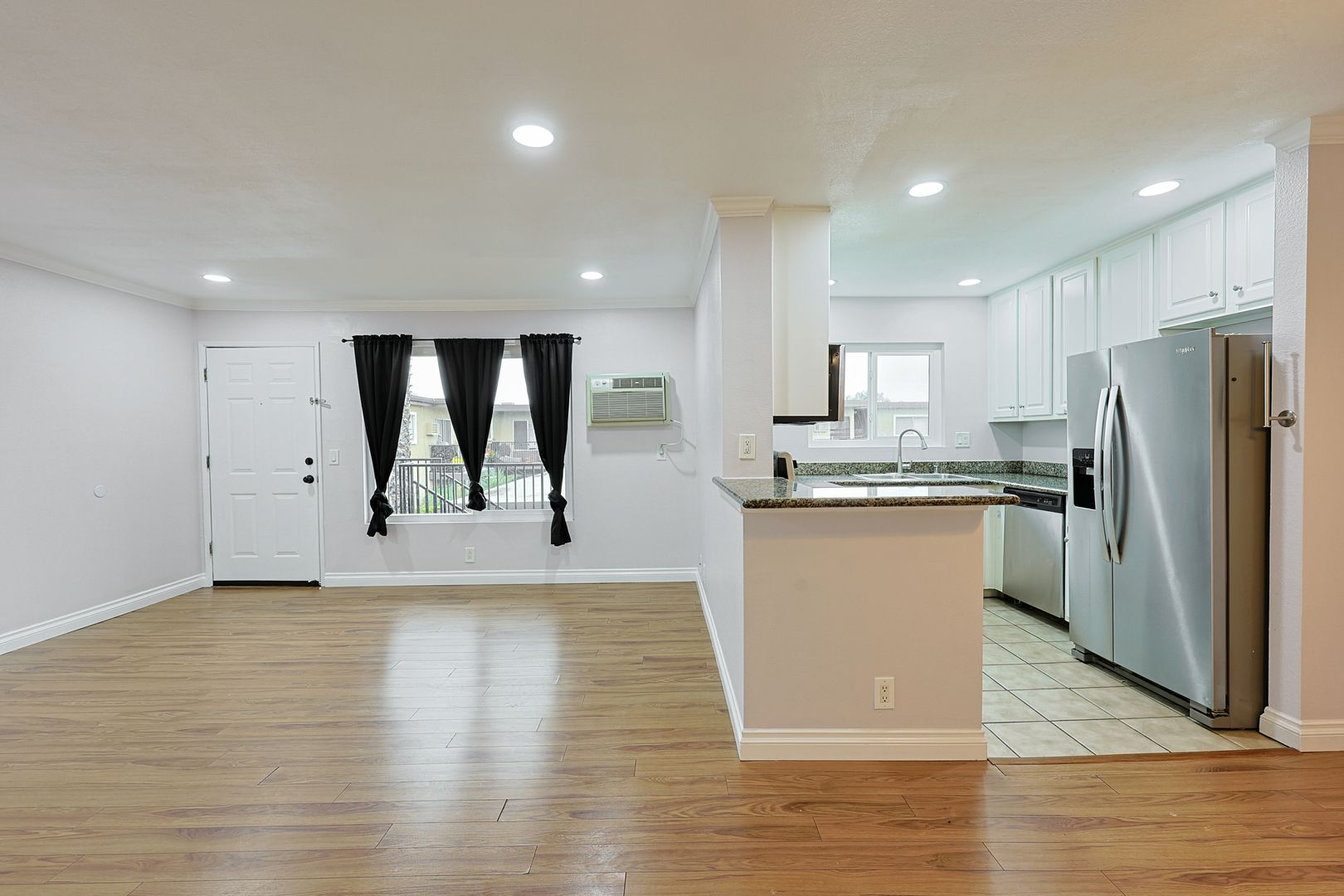 El Cajon House: 620 E Lexington Ave #16