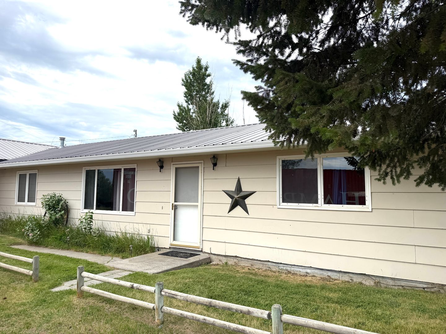 Helena Apartment: 3680 Valley Dr.