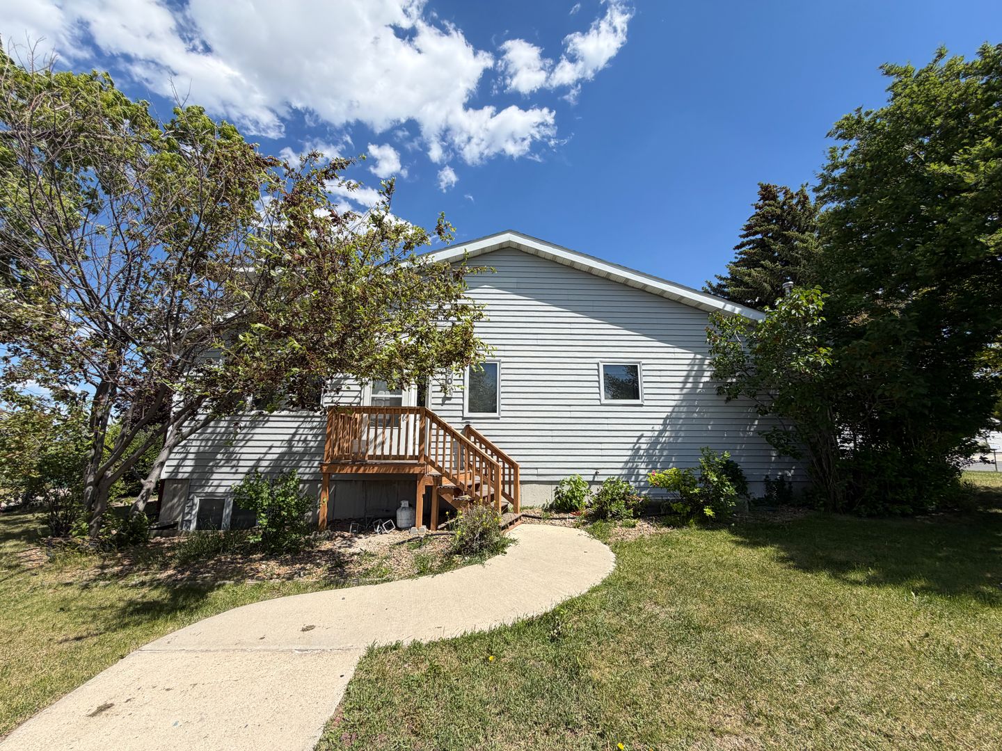 Helena Apartment: 1901 Cleveland Street
