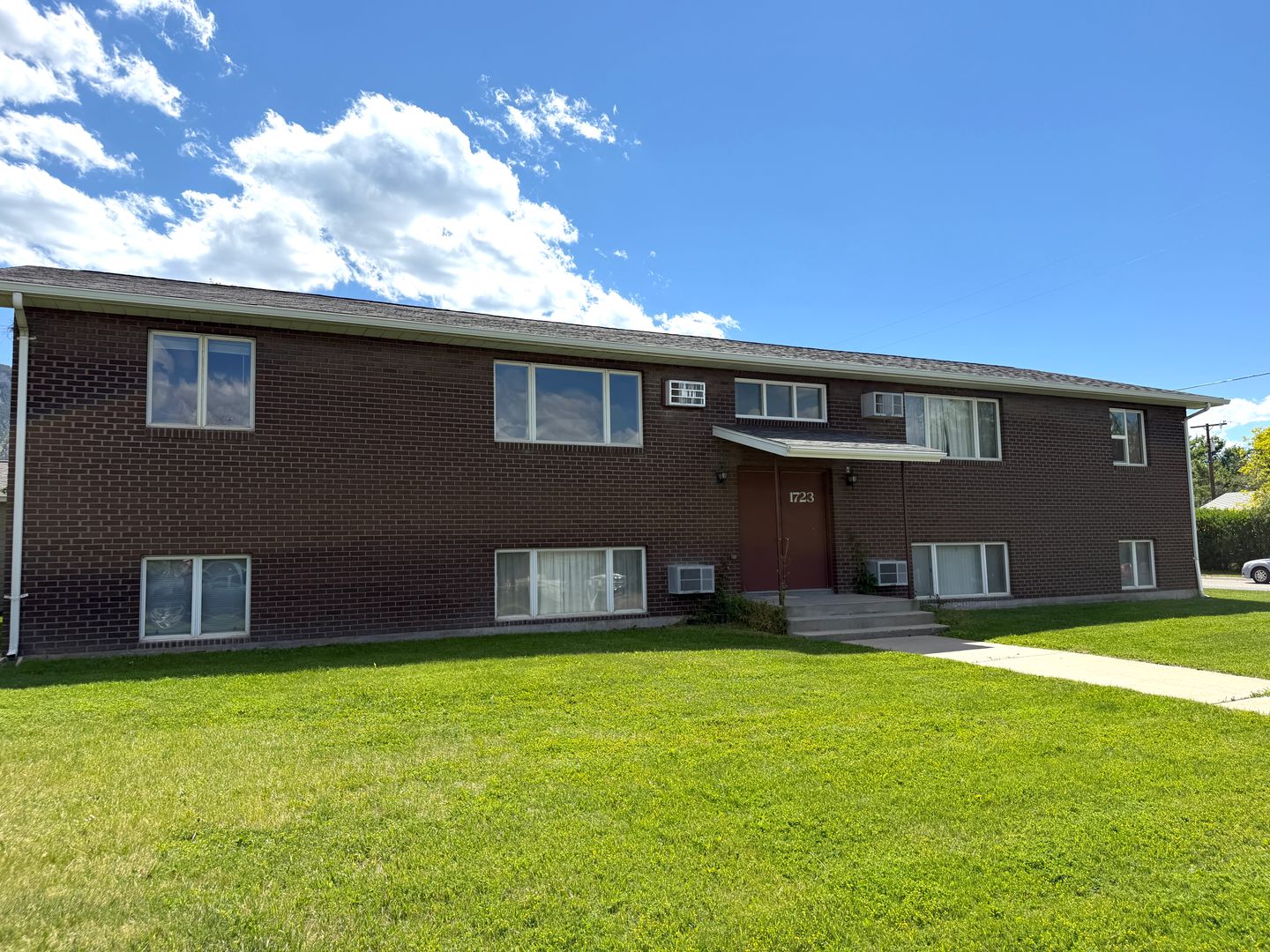 Helena Apartment: 1723 Hudson St
